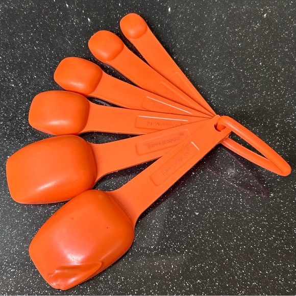 2 Tupperware Measuring Set - Picture 6 of 7